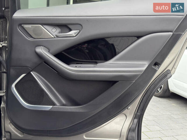 Серый Ягуар I-Pace, объемом двигателя 0 л и пробегом 155 тыс. км за 25300 $, фото 23 на Automoto.ua