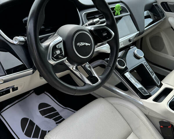 Серый Ягуар I-Pace, объемом двигателя 0 л и пробегом 169 тыс. км за 24999 $, фото 2 на Automoto.ua