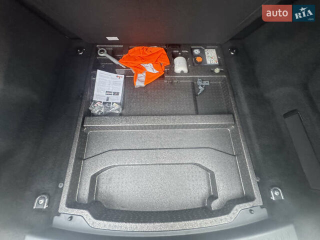 Серый Ягуар I-Pace, объемом двигателя 0 л и пробегом 129 тыс. км за 26500 $, фото 80 на Automoto.ua