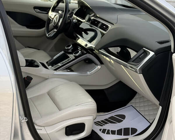 Серый Ягуар I-Pace, объемом двигателя 0 л и пробегом 169 тыс. км за 23499 $, фото 13 на Automoto.ua