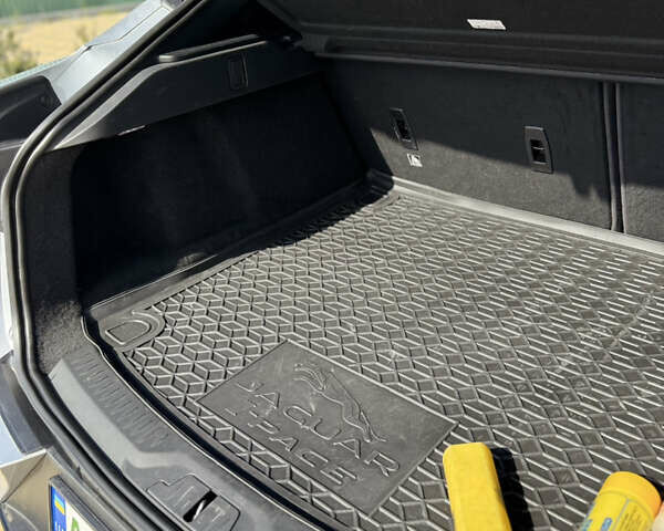 Серый Ягуар I-Pace, объемом двигателя 0 л и пробегом 212 тыс. км за 20500 $, фото 20 на Automoto.ua