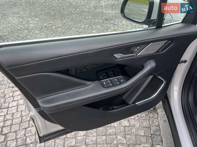 Серый Ягуар I-Pace, объемом двигателя 0 л и пробегом 49 тыс. км за 28300 $, фото 9 на Automoto.ua