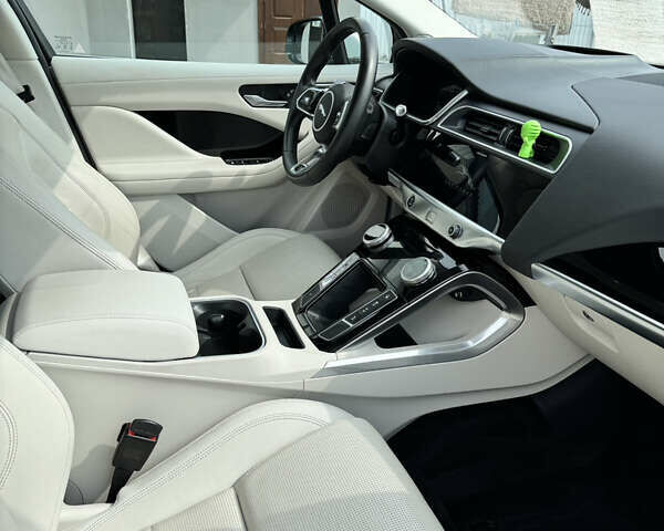 Серый Ягуар I-Pace, объемом двигателя 0 л и пробегом 169 тыс. км за 24999 $, фото 9 на Automoto.ua