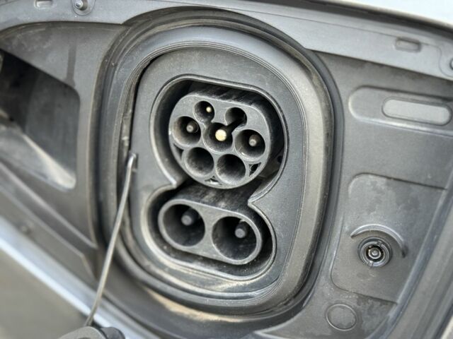 Серый Ягуар I-Pace, объемом двигателя 0 л и пробегом 123 тыс. км за 22999 $, фото 9 на Automoto.ua