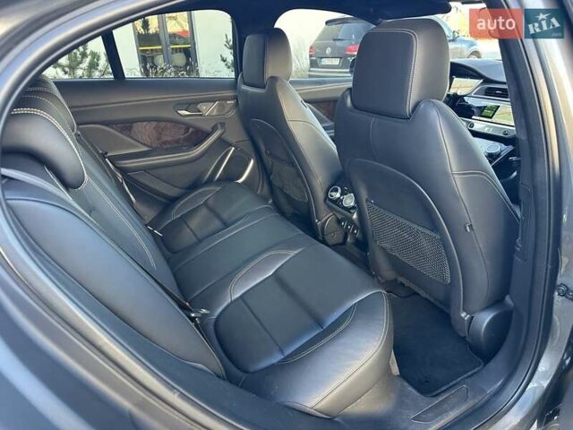 Серый Ягуар I-Pace, объемом двигателя 0 л и пробегом 94 тыс. км за 25900 $, фото 72 на Automoto.ua