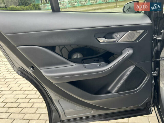 Серый Ягуар I-Pace, объемом двигателя 0 л и пробегом 85 тыс. км за 22852 $, фото 17 на Automoto.ua