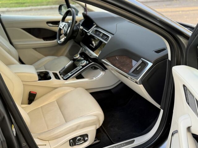 Серый Ягуар I-Pace, объемом двигателя 0 л и пробегом 123 тыс. км за 22999 $, фото 19 на Automoto.ua