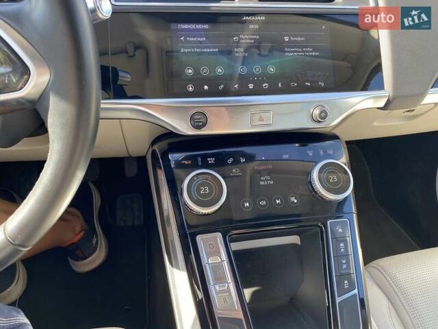 Серый Ягуар I-Pace, объемом двигателя 0 л и пробегом 77 тыс. км за 27500 $, фото 6 на Automoto.ua