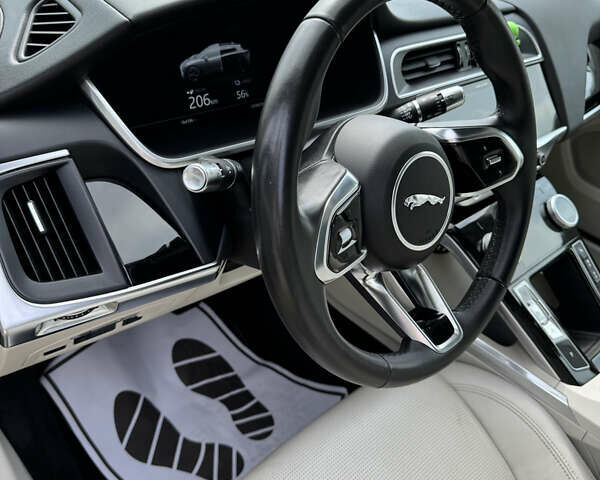Серый Ягуар I-Pace, объемом двигателя 0 л и пробегом 169 тыс. км за 24999 $, фото 4 на Automoto.ua