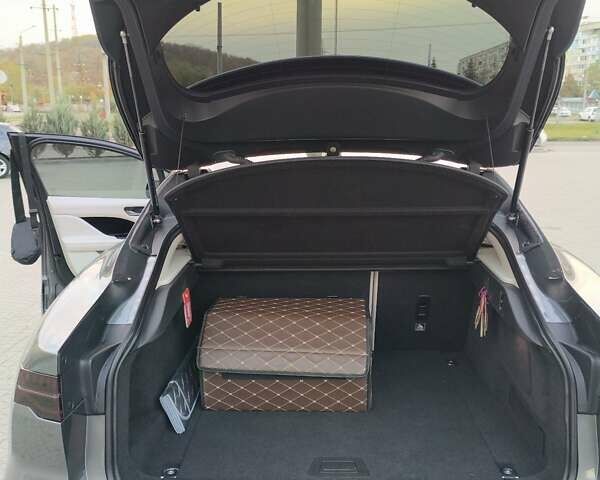 Серый Ягуар I-Pace, объемом двигателя 0 л и пробегом 186 тыс. км за 24000 $, фото 6 на Automoto.ua