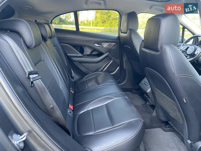 Серый Ягуар I-Pace, объемом двигателя 0 л и пробегом 157 тыс. км за 23500 $, фото 6 на Automoto.ua