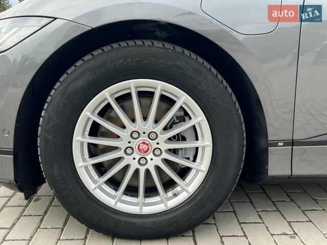 Серый Ягуар I-Pace, объемом двигателя 0 л и пробегом 85 тыс. км за 22852 $, фото 10 на Automoto.ua
