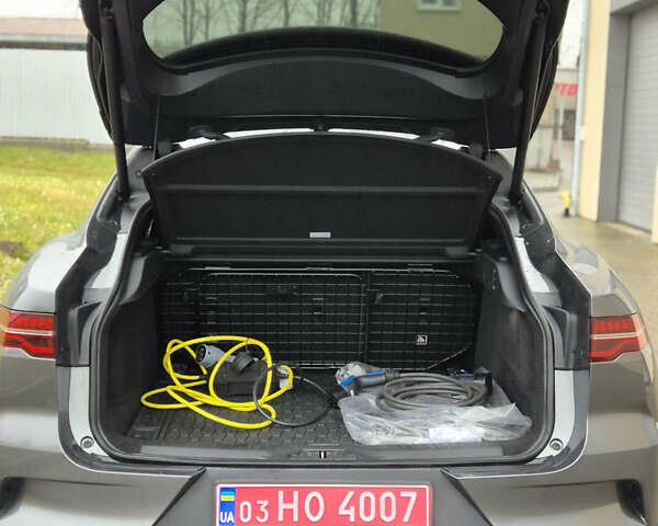 Серый Ягуар I-Pace, объемом двигателя 0 л и пробегом 131 тыс. км за 21700 $, фото 10 на Automoto.ua