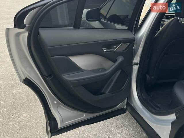 Серый Ягуар I-Pace, объемом двигателя 0 л и пробегом 209 тыс. км за 20900 $, фото 51 на Automoto.ua