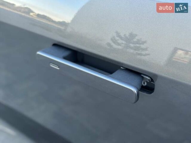 Серый Ягуар I-Pace, объемом двигателя 0 л и пробегом 94 тыс. км за 25900 $, фото 25 на Automoto.ua