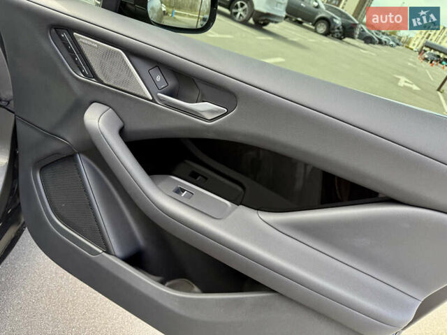 Серый Ягуар I-Pace, объемом двигателя 0 л и пробегом 89 тыс. км за 24900 $, фото 36 на Automoto.ua