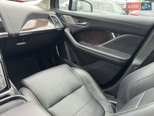 Серый Ягуар I-Pace, объемом двигателя 0 л и пробегом 112 тыс. км за 26500 $, фото 9 на Automoto.ua