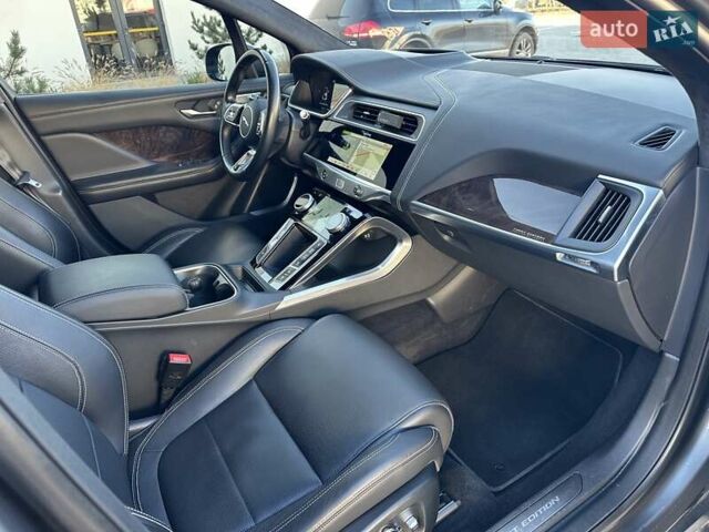 Серый Ягуар I-Pace, объемом двигателя 0 л и пробегом 94 тыс. км за 25900 $, фото 77 на Automoto.ua