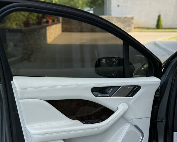 Серый Ягуар I-Pace, объемом двигателя 0 л и пробегом 89 тыс. км за 25400 $, фото 24 на Automoto.ua