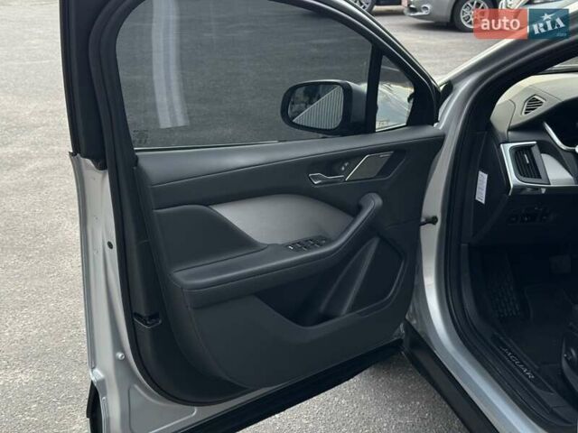 Серый Ягуар I-Pace, объемом двигателя 0 л и пробегом 209 тыс. км за 20900 $, фото 45 на Automoto.ua