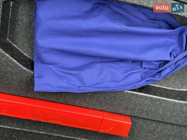 Серый Ягуар I-Pace, объемом двигателя 0 л и пробегом 150 тыс. км за 20900 $, фото 57 на Automoto.ua