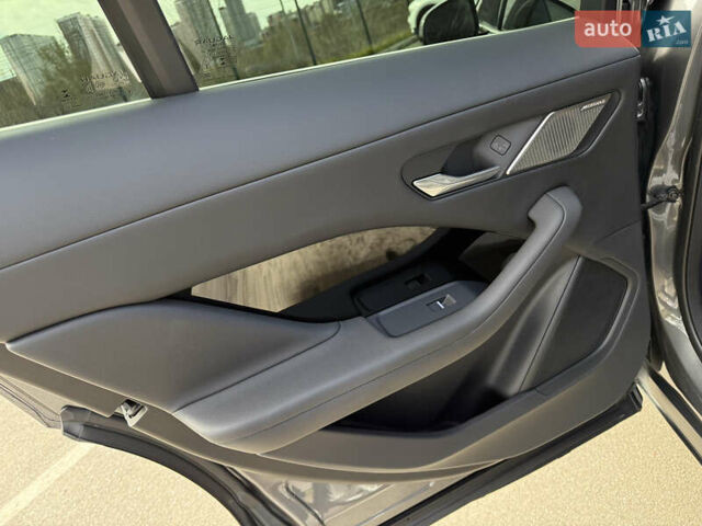 Серый Ягуар I-Pace, объемом двигателя 0 л и пробегом 89 тыс. км за 24900 $, фото 32 на Automoto.ua