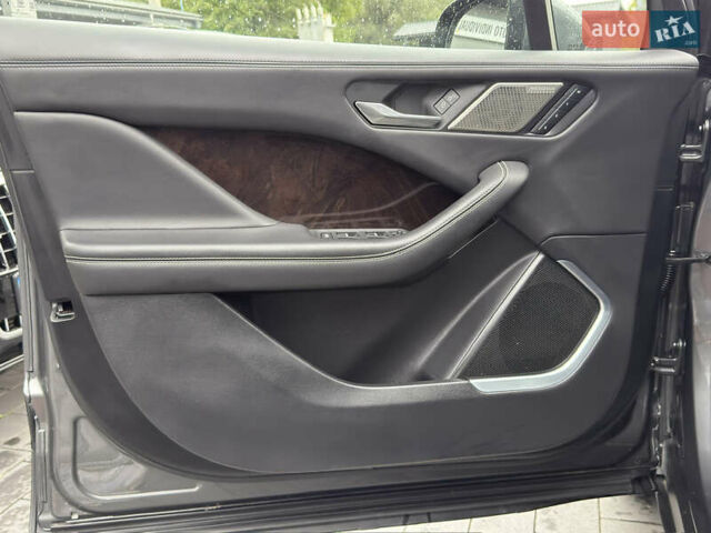 Серый Ягуар I-Pace, объемом двигателя 0 л и пробегом 112 тыс. км за 26500 $, фото 52 на Automoto.ua