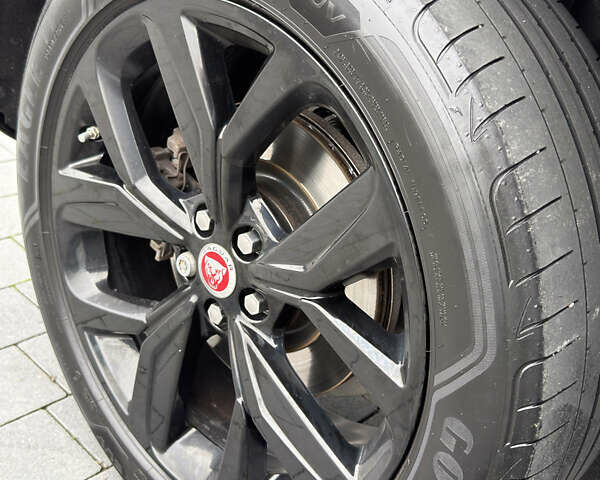 Серый Ягуар I-Pace, объемом двигателя 0 л и пробегом 155 тыс. км за 25300 $, фото 69 на Automoto.ua