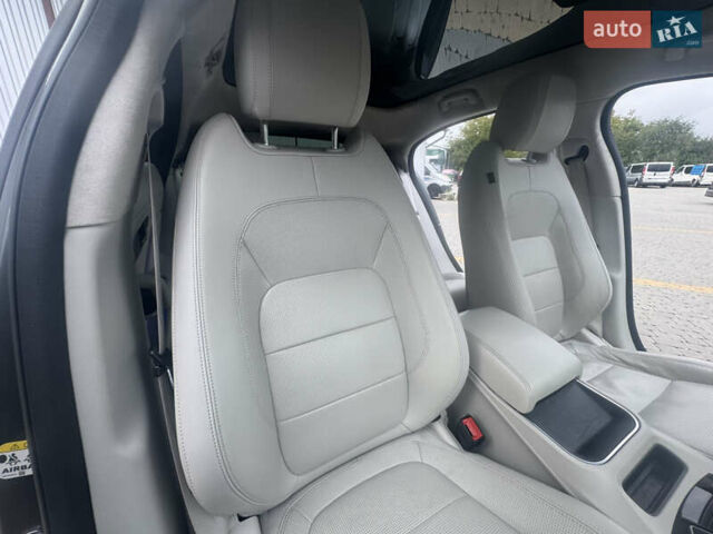 Серый Ягуар I-Pace, объемом двигателя 0 л и пробегом 129 тыс. км за 26500 $, фото 91 на Automoto.ua