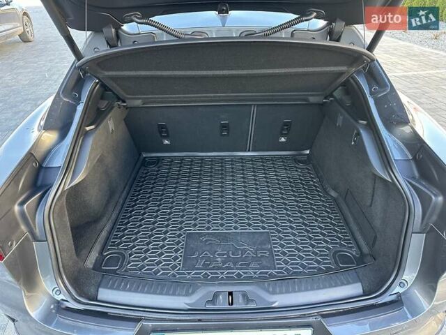 Серый Ягуар I-Pace, объемом двигателя 0 л и пробегом 94 тыс. км за 25900 $, фото 83 на Automoto.ua