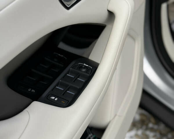 Серый Ягуар I-Pace, объемом двигателя 0 л и пробегом 169 тыс. км за 23499 $, фото 63 на Automoto.ua