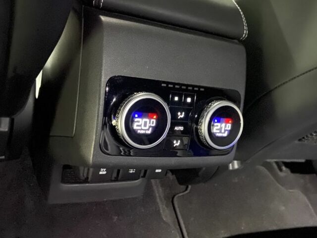 Серый Ягуар I-Pace, объемом двигателя 0 л и пробегом 125 тыс. км за 29681 $, фото 13 на Automoto.ua