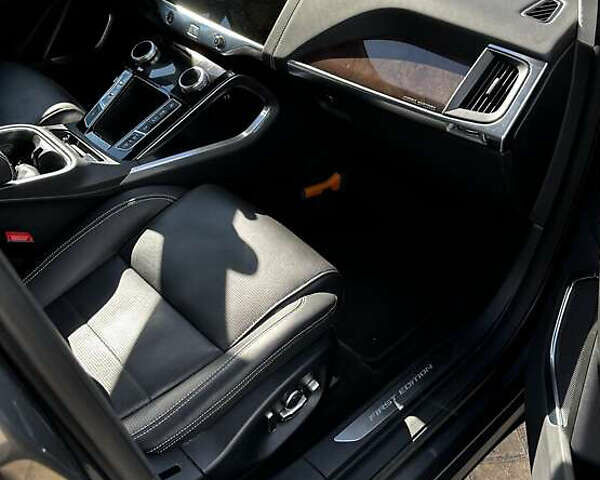 Серый Ягуар I-Pace, объемом двигателя 0 л и пробегом 89 тыс. км за 16500 $, фото 10 на Automoto.ua