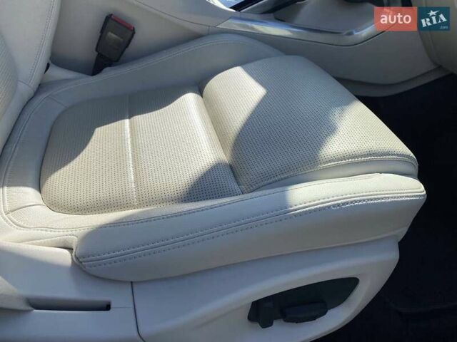 Серый Ягуар I-Pace, объемом двигателя 0 л и пробегом 77 тыс. км за 27500 $, фото 4 на Automoto.ua