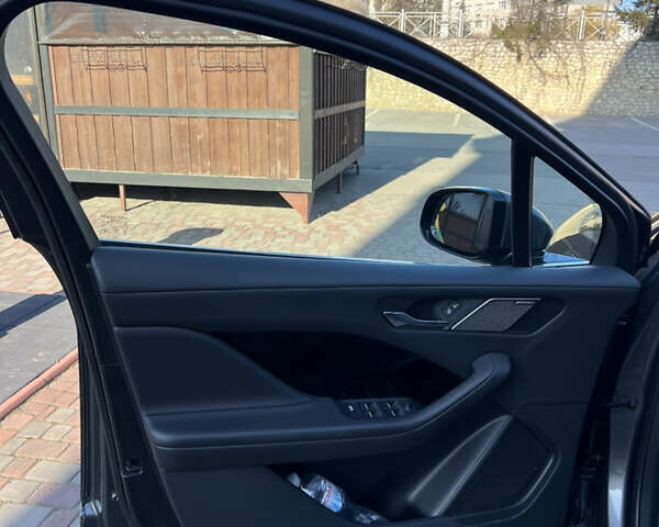 Серый Ягуар I-Pace, объемом двигателя 0 л и пробегом 132 тыс. км за 19999 $, фото 13 на Automoto.ua