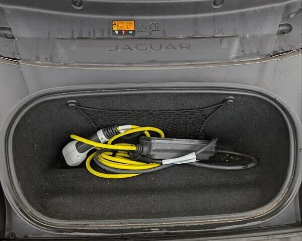 Серый Ягуар I-Pace, объемом двигателя 0 л и пробегом 169 тыс. км за 22000 $, фото 3 на Automoto.ua