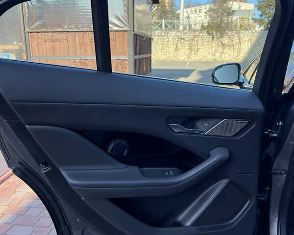 Серый Ягуар I-Pace, объемом двигателя 0 л и пробегом 132 тыс. км за 19999 $, фото 18 на Automoto.ua