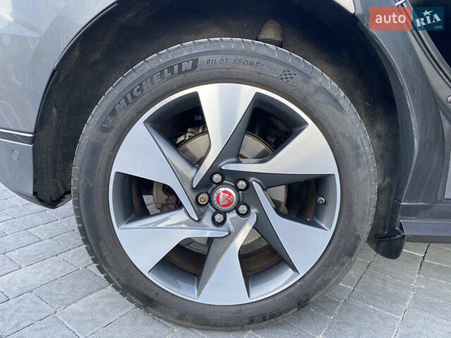 Серый Ягуар I-Pace, объемом двигателя 0 л и пробегом 157 тыс. км за 23500 $, фото 5 на Automoto.ua