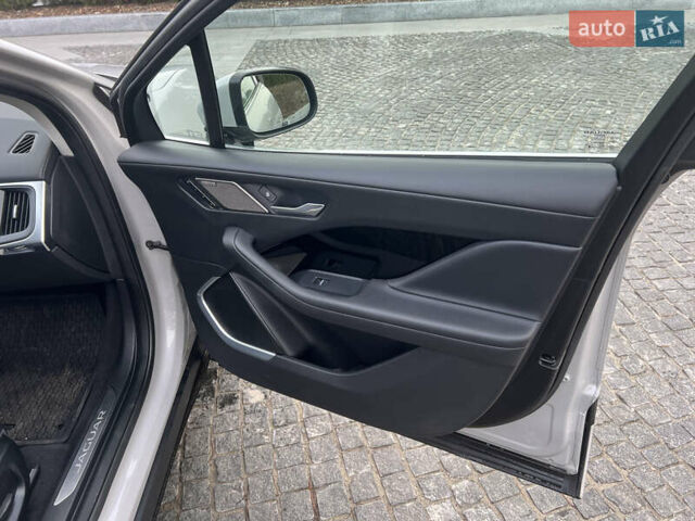 Серый Ягуар I-Pace, объемом двигателя 0 л и пробегом 49 тыс. км за 28300 $, фото 18 на Automoto.ua