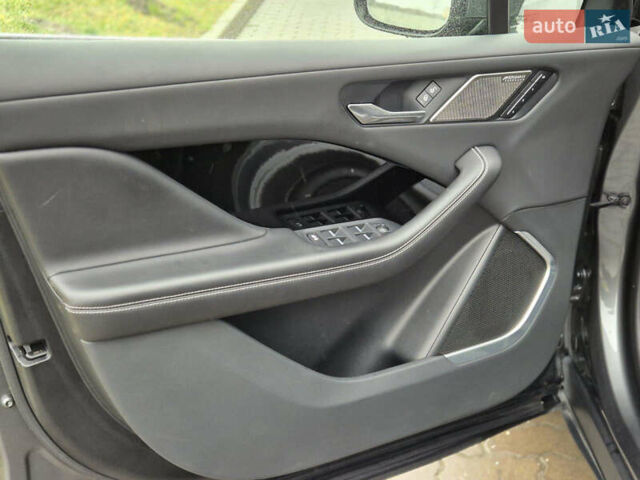 Серый Ягуар I-Pace, объемом двигателя 0 л и пробегом 131 тыс. км за 21700 $, фото 18 на Automoto.ua
