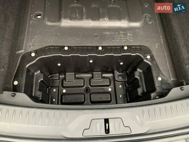 Серый Ягуар I-Pace, объемом двигателя 0 л и пробегом 120 тыс. км за 23800 $, фото 28 на Automoto.ua