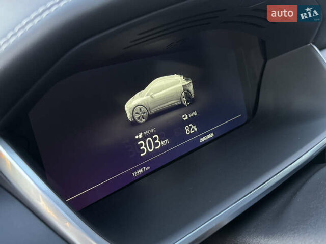 Серый Ягуар I-Pace, объемом двигателя 0 л и пробегом 123 тыс. км за 26500 $, фото 60 на Automoto.ua
