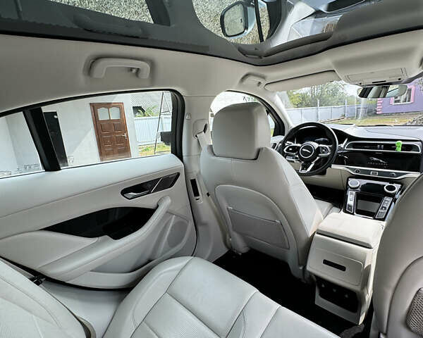 Серый Ягуар I-Pace, объемом двигателя 0 л и пробегом 169 тыс. км за 24999 $, фото 12 на Automoto.ua