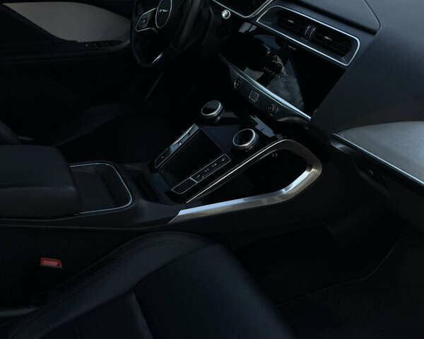 Серый Ягуар I-Pace, объемом двигателя 0 л и пробегом 212 тыс. км за 20500 $, фото 10 на Automoto.ua