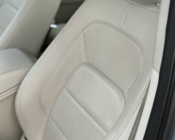 Серый Ягуар I-Pace, объемом двигателя 0 л и пробегом 169 тыс. км за 23499 $, фото 55 на Automoto.ua