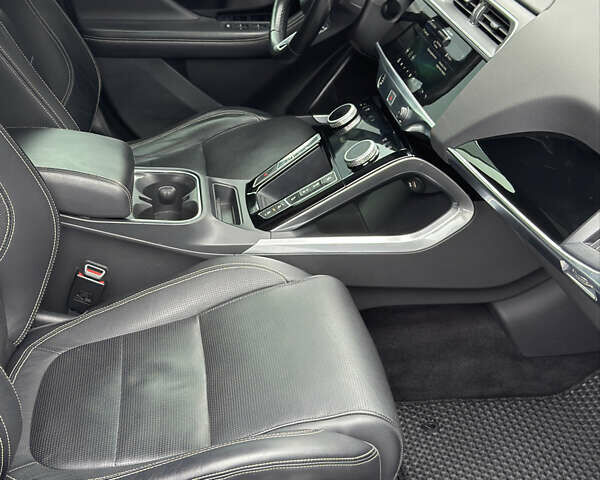Серый Ягуар I-Pace, объемом двигателя 0 л и пробегом 155 тыс. км за 25300 $, фото 13 на Automoto.ua