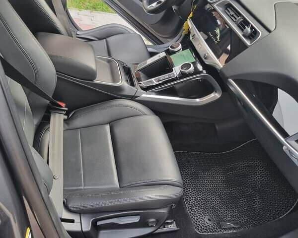 Серый Ягуар I-Pace, объемом двигателя 0 л и пробегом 89 тыс. км за 22700 $, фото 20 на Automoto.ua