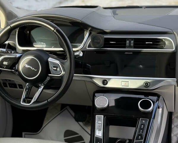 Серый Ягуар I-Pace, объемом двигателя 0 л и пробегом 169 тыс. км за 23499 $, фото 12 на Automoto.ua