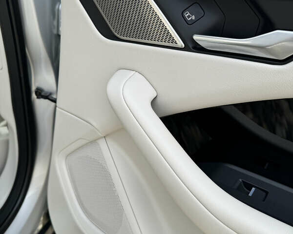 Серый Ягуар I-Pace, объемом двигателя 0 л и пробегом 169 тыс. км за 24999 $, фото 13 на Automoto.ua