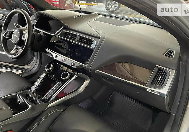 Серый Ягуар I-Pace, объемом двигателя 0 л и пробегом 46 тыс. км за 35000 $, фото 2 на Automoto.ua